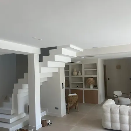 Thelya Σαιν-Τροπέ