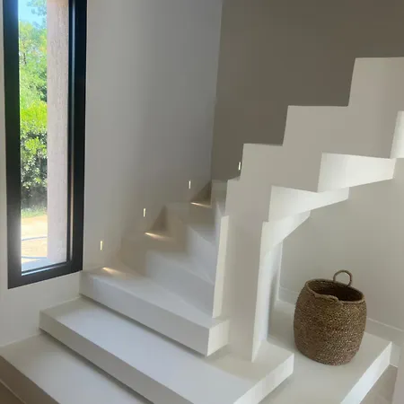 Thelya * Σαιν-Τροπέ